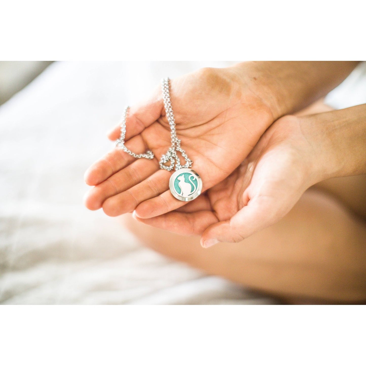 Pretty Kitty Cat Necklace With 4 Oils