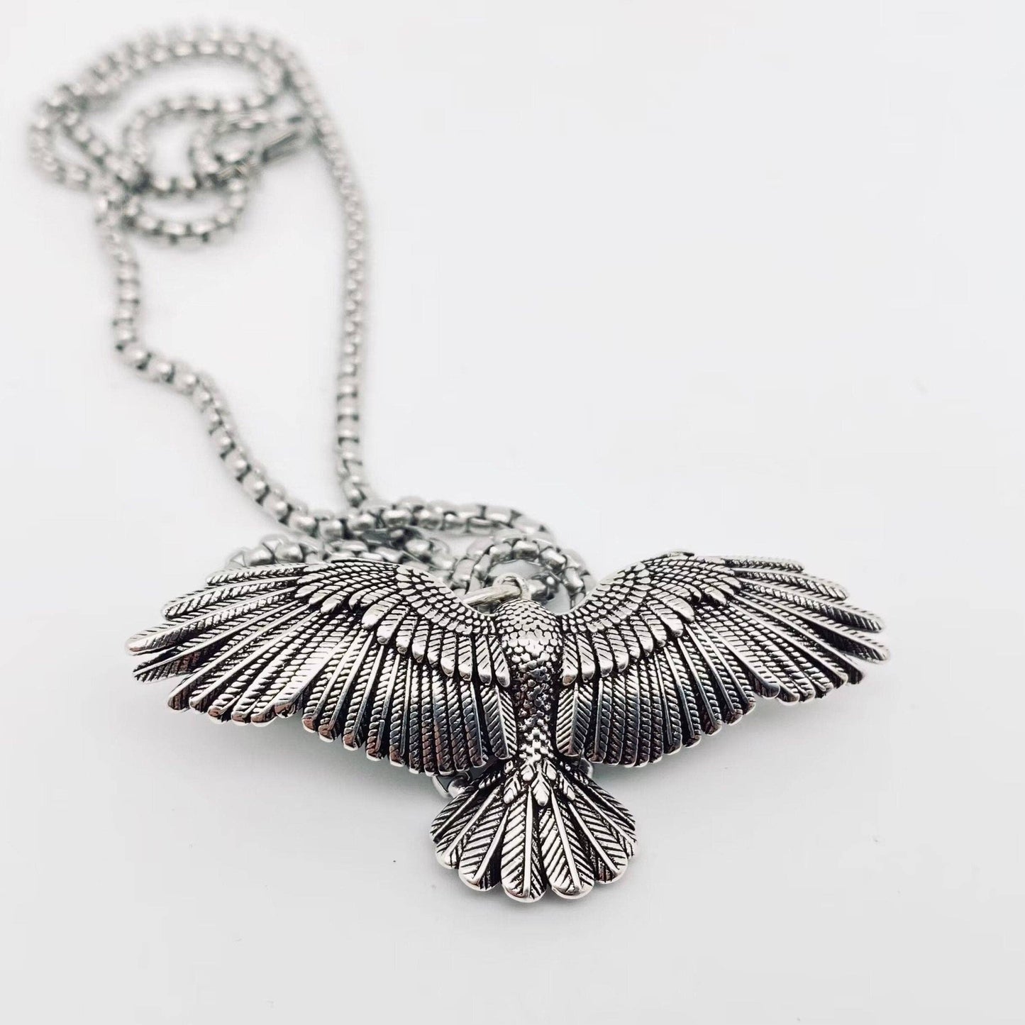 Eagle Spreads Its Wings Pendant Necklace – Vintage Style