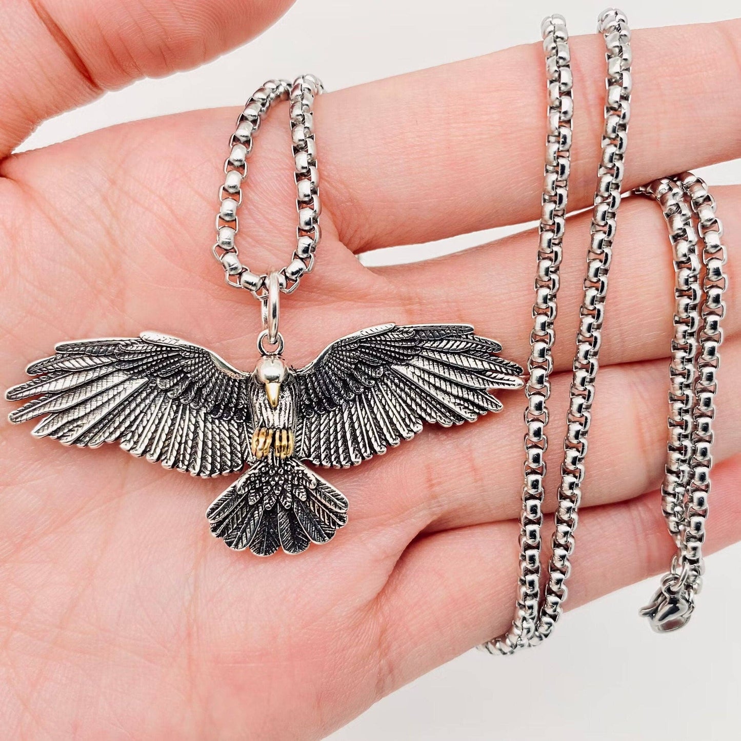 Eagle Spreads Its Wings Pendant Necklace – Vintage Style